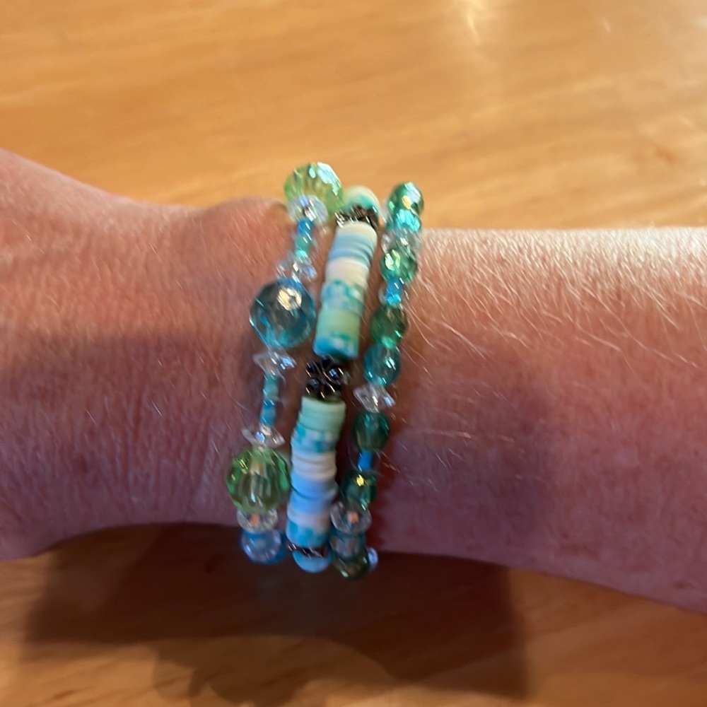Pretty 3-piece bracelet set.